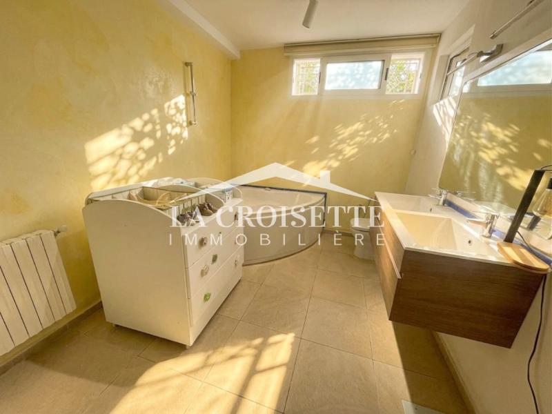  Villa meublée S+3 avec jardin et terrasse à La Marsa 